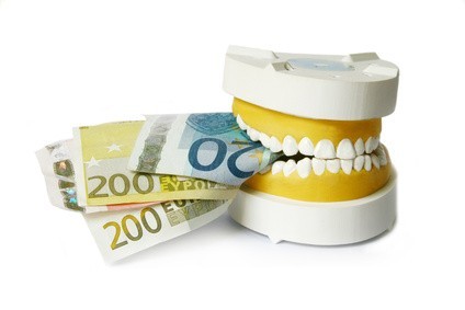 Optimaler Schutz vor hohen Zahnarztrechnungen mit einer Zahnzusatzversicherung - Krankenversicherung Kosten sparen Zähne Ersatz, Zahnersatz Gebiss .