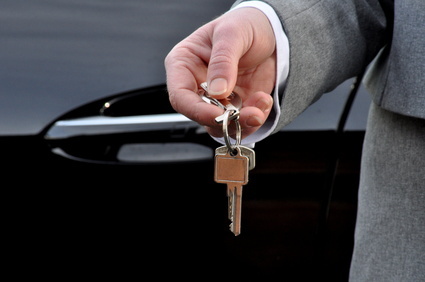 Autokauf mit Finanzierung - gewusst wie - abgeben anbieten anfang auto beginn besitz business eigentum firmenwagen flexiebel frau geschenk geschäftsfrau geschäftsreise geschäftswagen gewinn gründung hand kauf leihen leihwagen luxus macht miete mieten mietwagen mobil mobilität pfand pfänden planung preis präsent schenken schlüssel schlüsselbund service start symbol unternehmen unternehmung vergeben verkaufen vermieten verschenken verzicht wohlstand zugang übergeben überlassen.