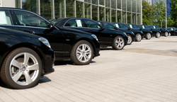 Konditionen für Autofinanzierung unterwegs überprüfen - absatz absetzen aluräder auto defekt erlös gebrauchtwagen händler karosserie kfz limousine luxus marktführer mieten mietwagen neuwagen pkw produktion reihe reparatur räder schwarz verkauf wiederverkauf.