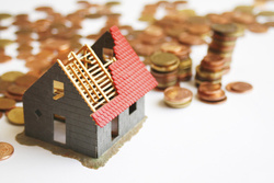 Mit Modernisierungskrediten günstig renovieren - bau baufirma bausparen credit dachdecker eigenheim energiepass finanzierung geld handwerk handwerker haus heim heizen heizkosten isolierung kosten kredit money nebenkosten schulden schuldenberg traumhaus unkosten verschulden verschuldung wäremdämmung.